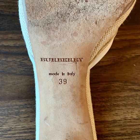 Burberry beige/white kitten heels size 39 - Picture 3 of 3